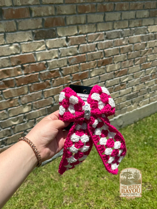 Crochet hair bow on alligator clip!
